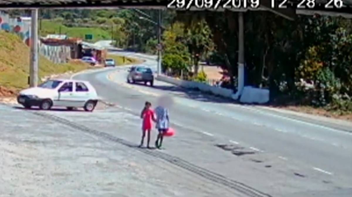 Imagens divulgadas pela TV Globo mostram as crianças juntas - Reprodução