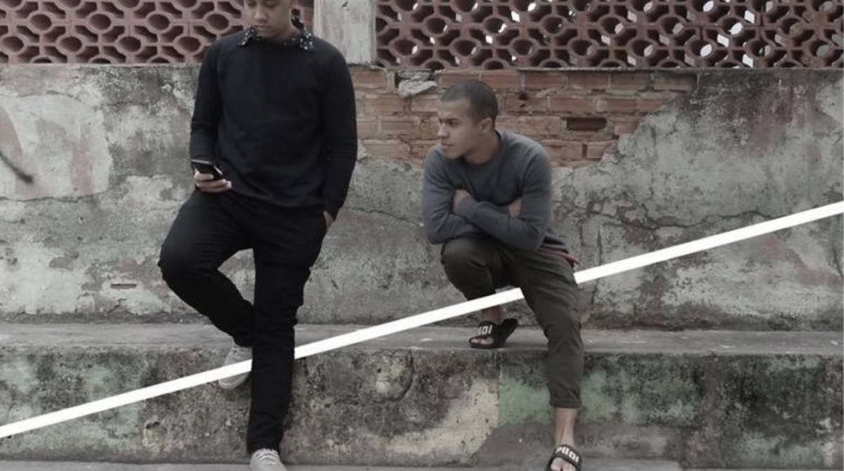 Matheus e Bernardo, de 24 anos, decidiram apostar no empreendedorismo com a marca de roupas .PorMenor