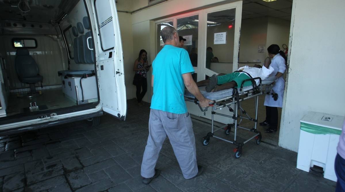 Prefeitura devolve hospitais para o governo do estado.O prefeito Marcelo Crivella anunciou, nesta terça-feira (1º), que vai devolver para o governo do estado o comando dos hospitais Albert Schweitzer, em Realengo, e o Rocha Faria, em Campo Grande, ambos na Zona Oeste.Na foto,João vitor Almeida, no Hospital,Albert Schweitzer, em Realengo. Na foto, movimentação de chegada de pacientes no Hospital,Albert Schweitzer, em Realengo.