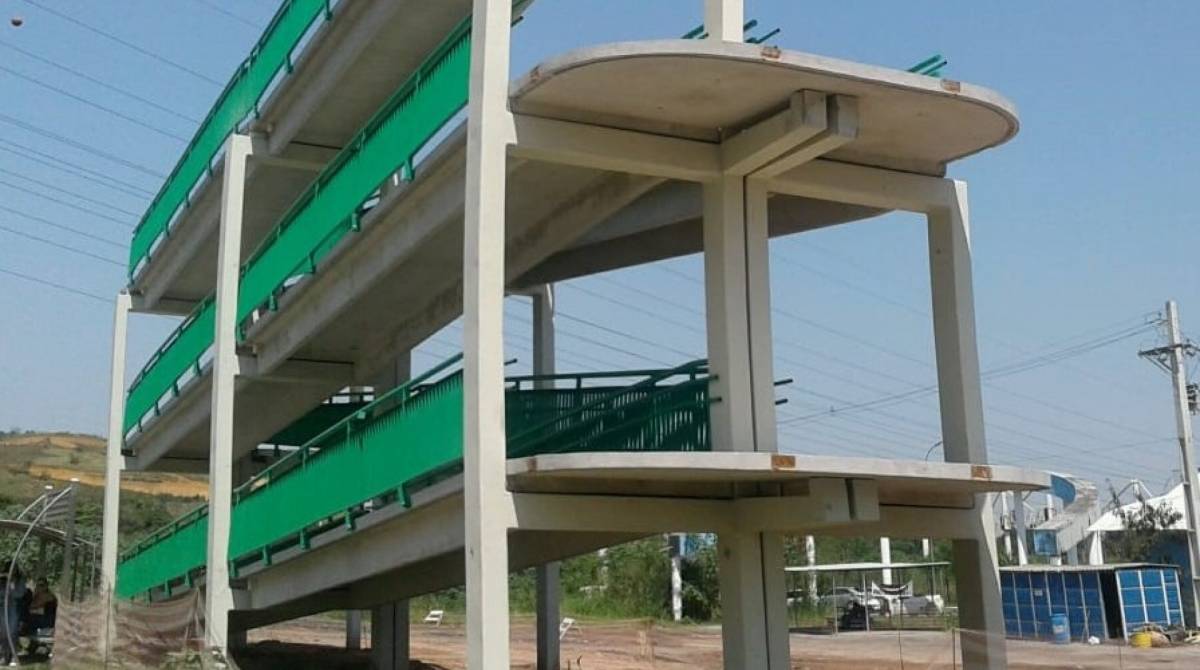 A passarela vai beneficiar centenas de alunos do Campus UFRJ Prof. Geraldo Cidade e moradores da região - Divulgação /Concer