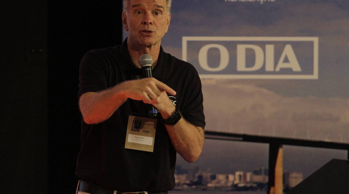 O técnico Bernardinho destacou as habilidades do líder do futuro: empatia, disciplina e resiliência - Cléber Mendes