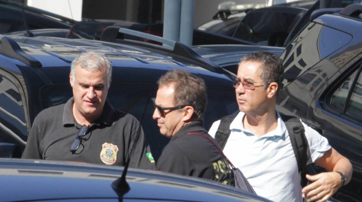 2019-10-02 - Ricardo Cassiano/Agência O Dia - A Polícia Federal realiza uma operação de desdobramento da Lava Jato, Armadeira, no Rio de Janeiro, cumprindo nove mandatos de prisão preventiva e cinco de prisão temporária contra uma suposta organização criminosa que atuaria na Receita Federal, nesta quarta-feira, (02). Foto: Ricardo Cassiano/Agência O Dia