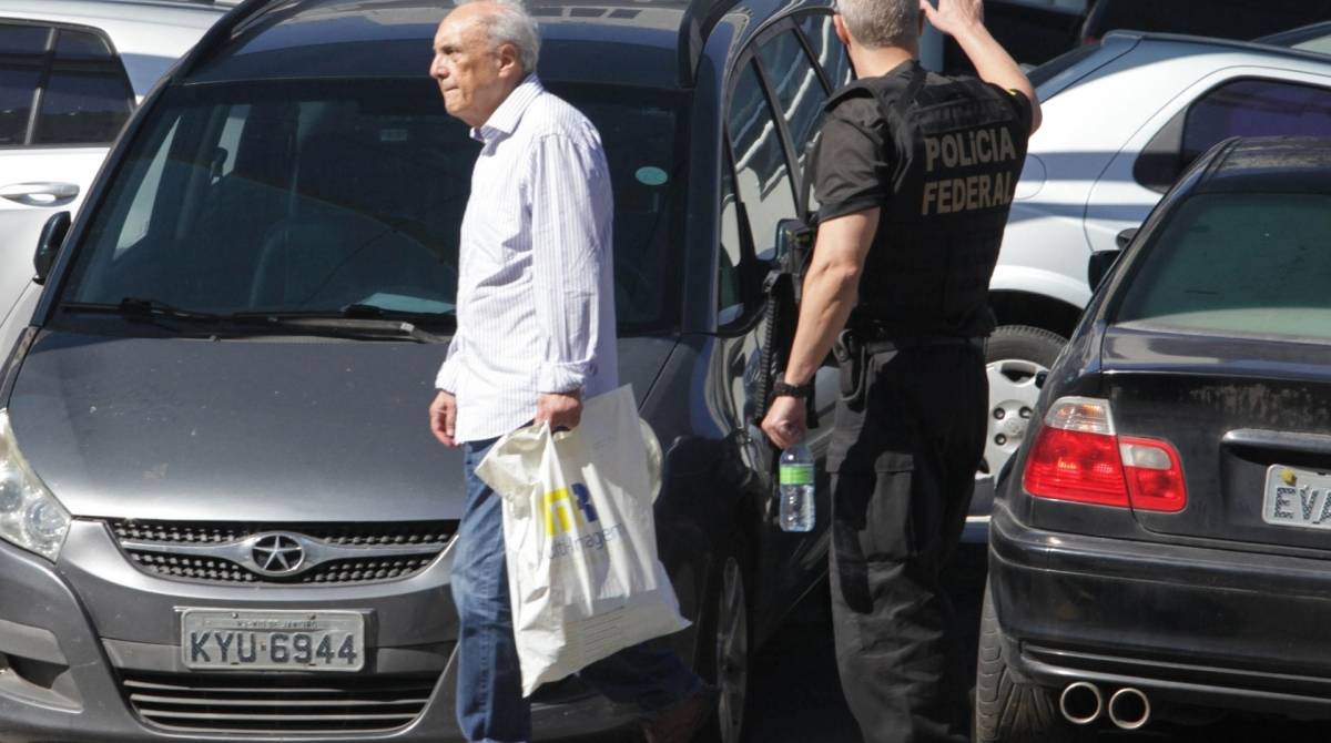 2019-10-02 - Ricardo Cassiano/Agência O Dia - A Polícia Federal realiza uma operação de desdobramento da Lava Jato, Armadeira, no Rio de Janeiro, cumprindo nove mandatos de prisão preventiva e cinco de prisão temporária contra uma suposta organização criminosa que atuaria na Receita Federal, nesta quarta-feira, (02). Foto: Ricardo Cassiano/Agência O Dia