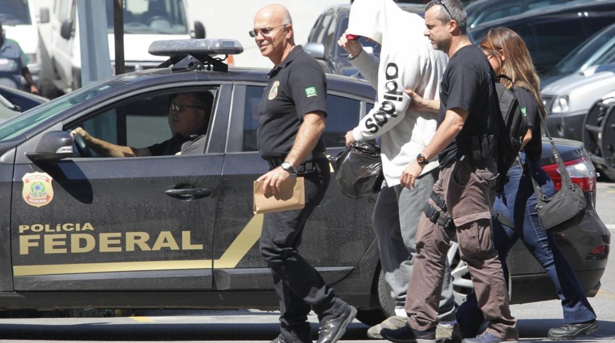 Presos foram levados para a sede da PF na Zona Portu&aacute;ria - Ricardo Cassiano / Agência O Dia