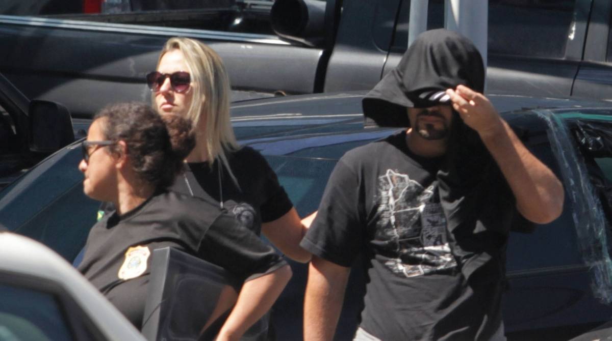 2019-10-02 - Ricardo Cassiano/Agência O Dia - A Polícia Federal realiza uma operação de desdobramento da Lava Jato, Armadeira, no Rio de Janeiro, cumprindo nove mandatos de prisão preventiva e cinco de prisão temporária contra uma suposta organização criminosa que atuaria na Receita Federal, nesta quarta-feira, (02). Foto: Ricardo Cassiano/Agência O Dia