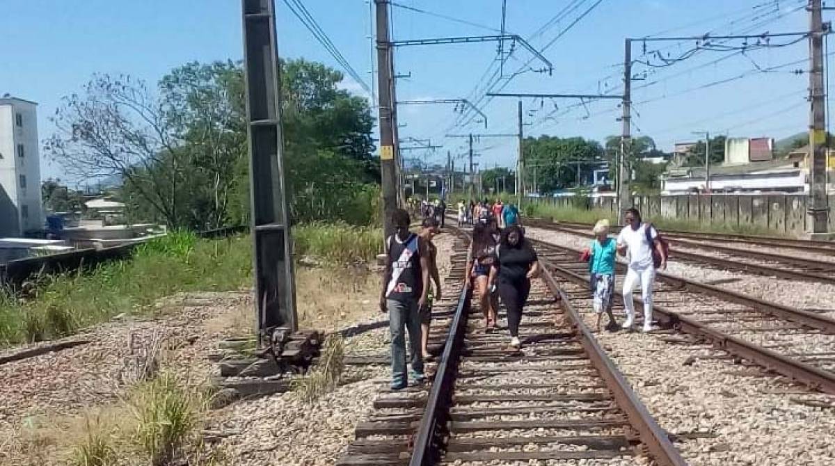 Descarrilamento aconteceu no início da tarde desta terça