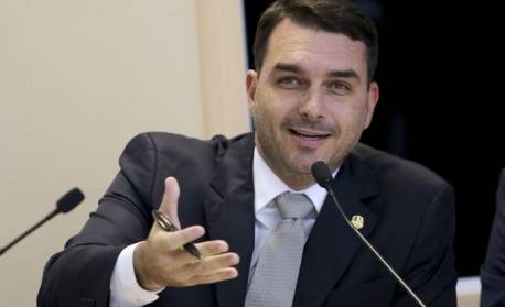 Juiz nega pedido para arquivar investigação contra Flávio Bolsonaro