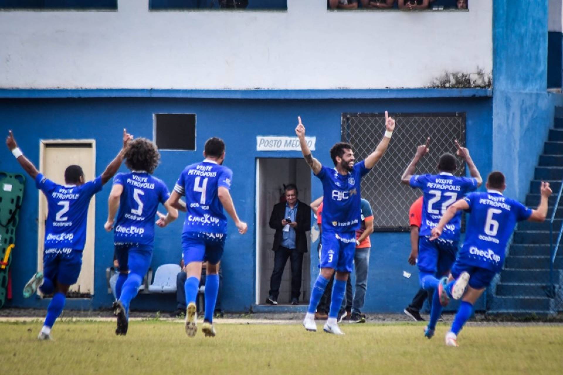 G1 - Clube de Xadrez de Petrópolis faz 35 anos e recebe maior jogador do  país - notícias em Região Serrana