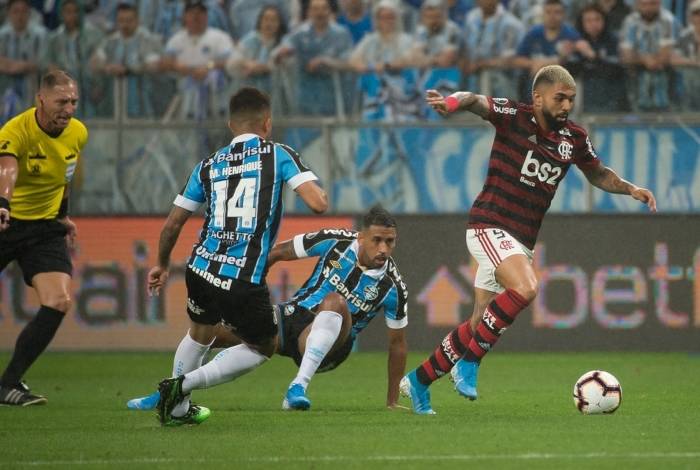 Flamengo tem tr&ecirc;s gols anulados, empata com o Gr&ecirc;mio e leva vantagem para o Rio