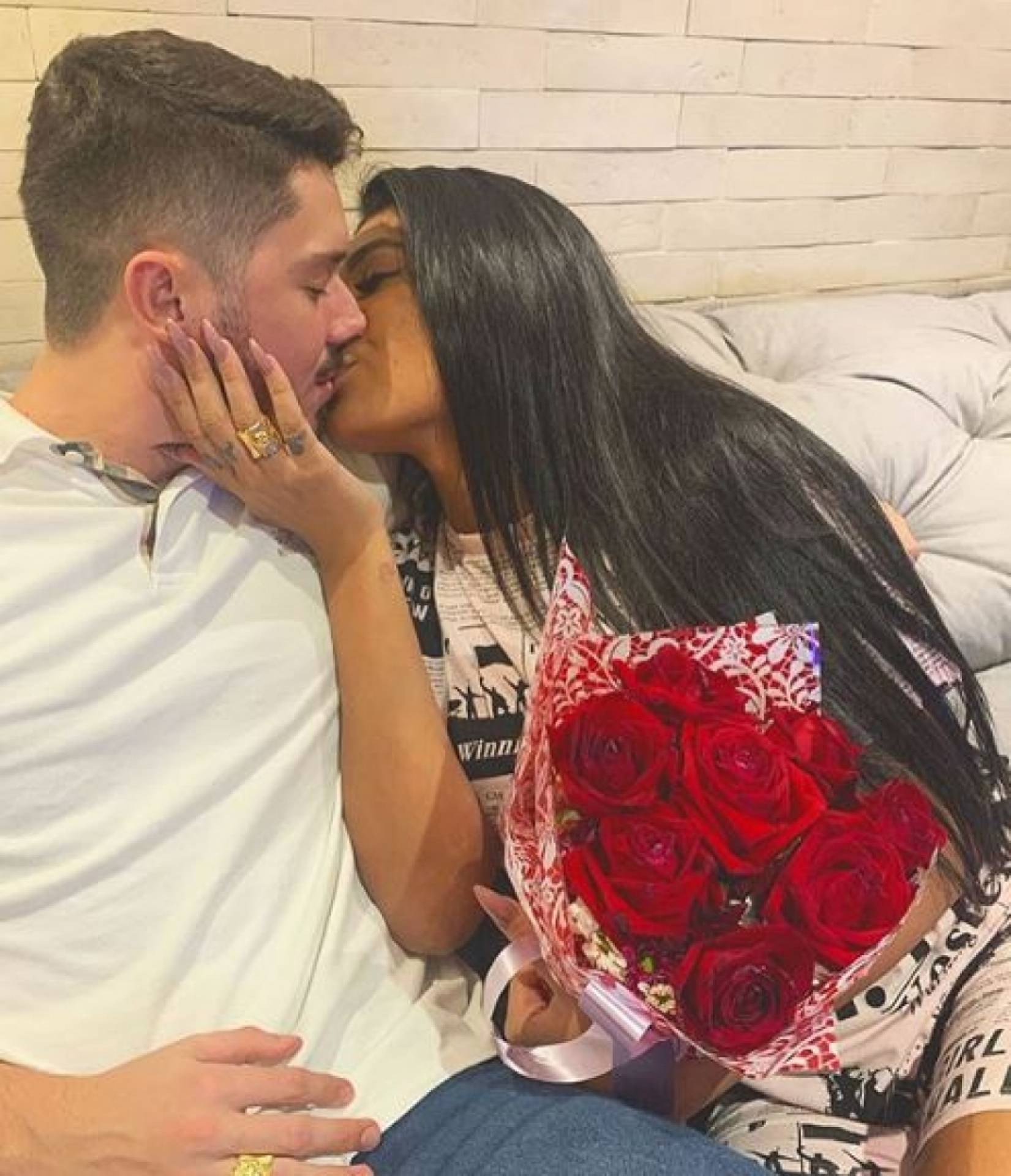 Pocah compartilhou foto com legenda romântica nas redes sociais - Reprodução/Instagram