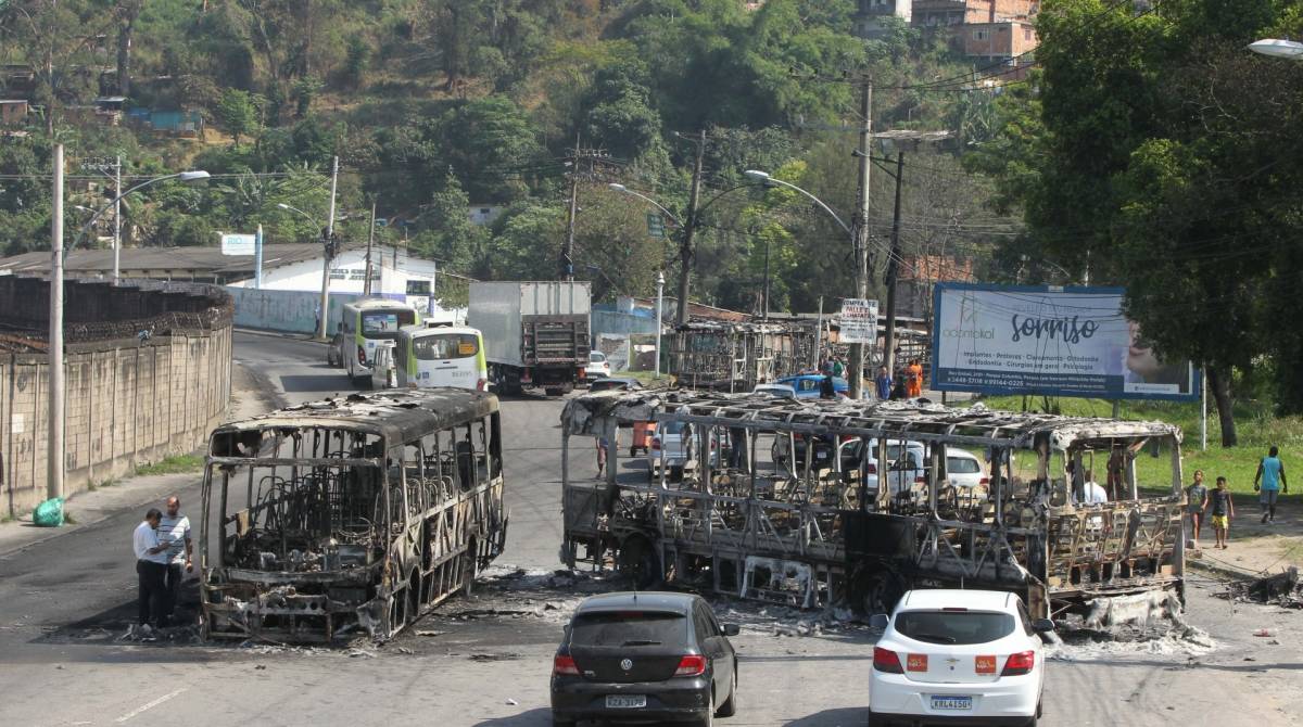 Sete &ocirc;nibus foram incendiados - Estefan Radovicz 
