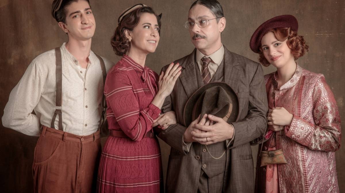 Família Bulhosa: Geraldo (Alexandre Nero), Maria Teresa (Fernanda Torres), Geraldinho (Johnny Massaro), Catarina (Lara Tremouroux)