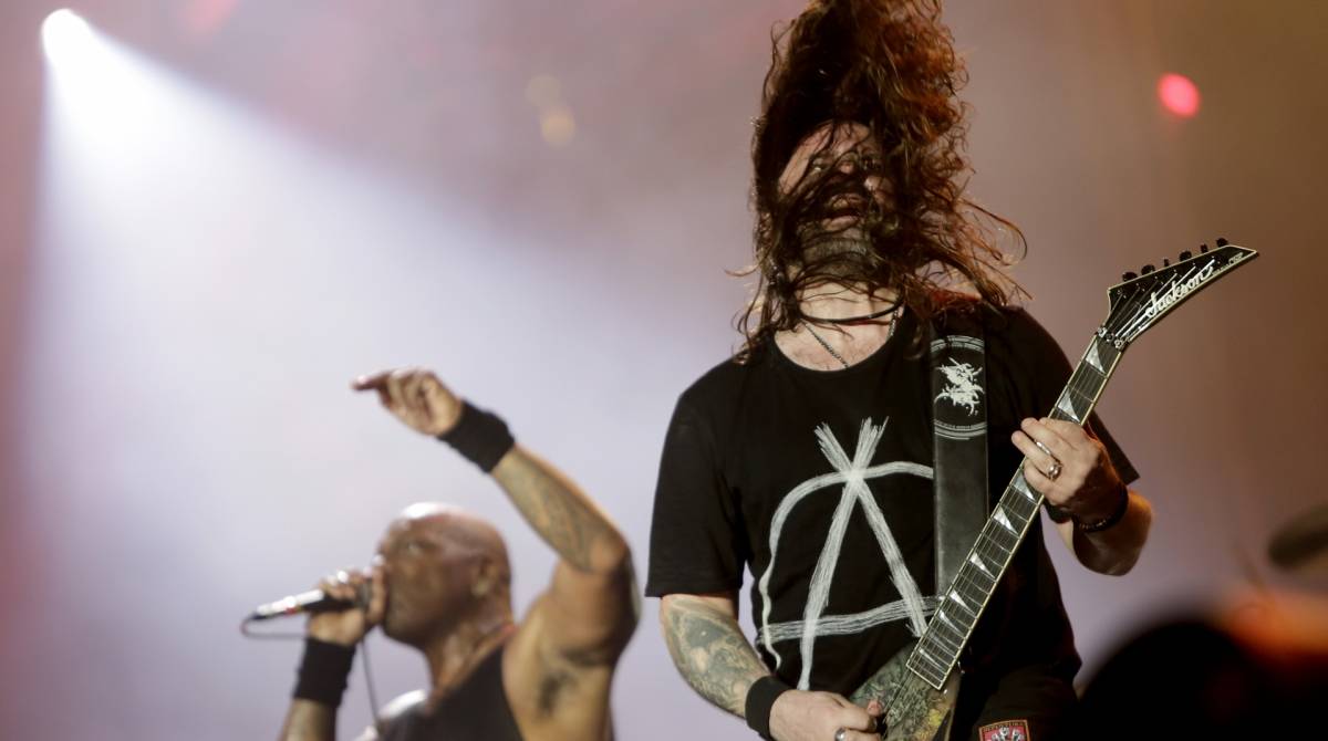 Sepultura no Palco Mundo: banda tamb&eacute;m fez homenagem a roqueiro morto em junho