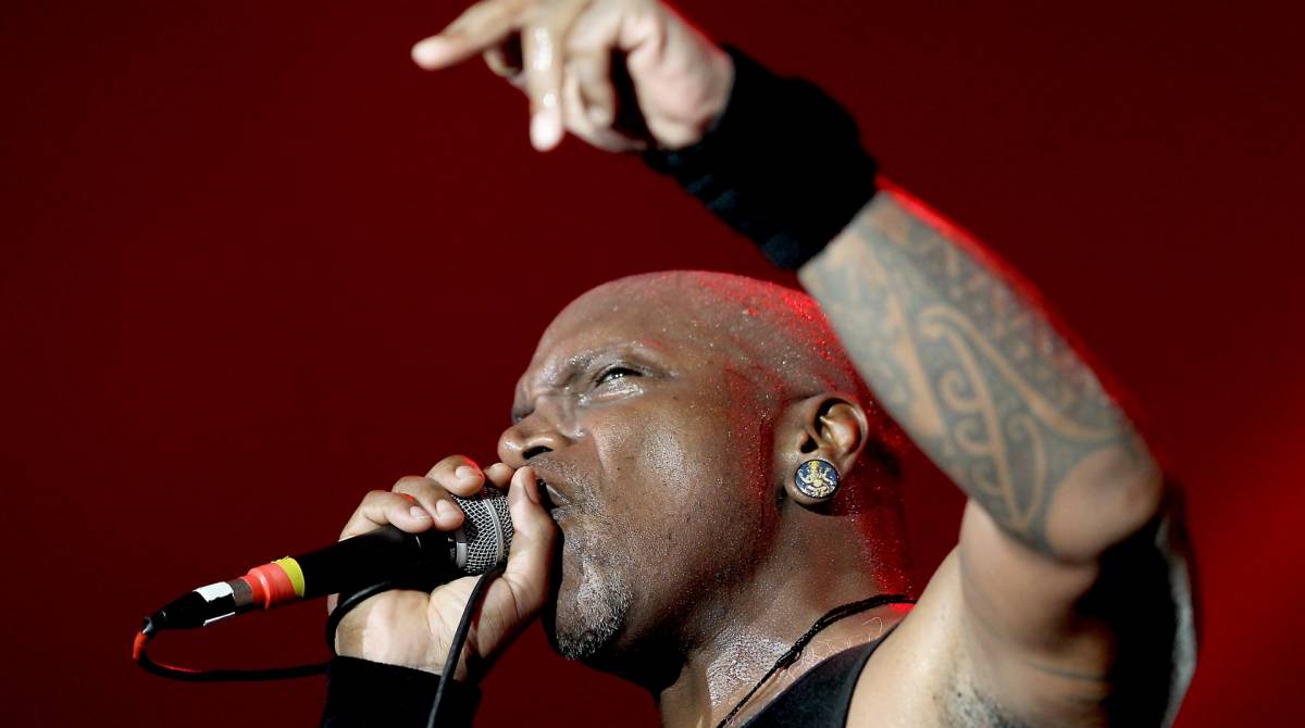 Sepultura no Palco Mundo: banda tamb&eacute;m fez homenagem a roqueiro morto em junho