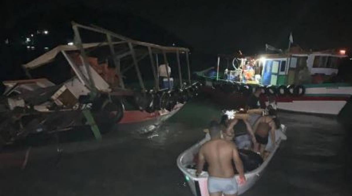 Barcos colidiram em Itacuruçá e deixaram feridos - WhatsApp O DIA (98762-8248)