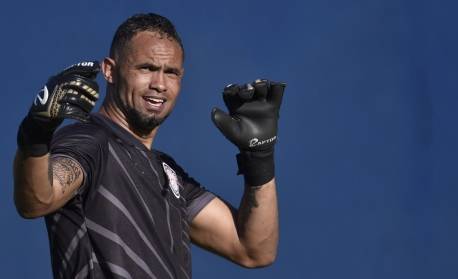 Justiça decide se goleiro Bruno pode voltar a morar em Arraial do Cabo