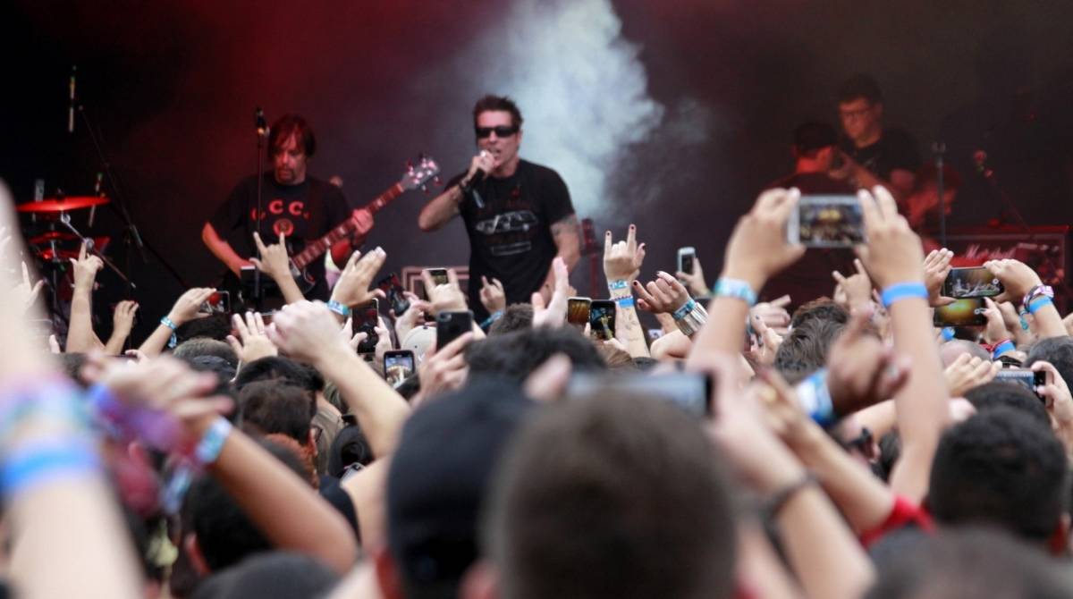 Dinho Ouro Preto se apresenta no palco da Rock District - GRACA PAES