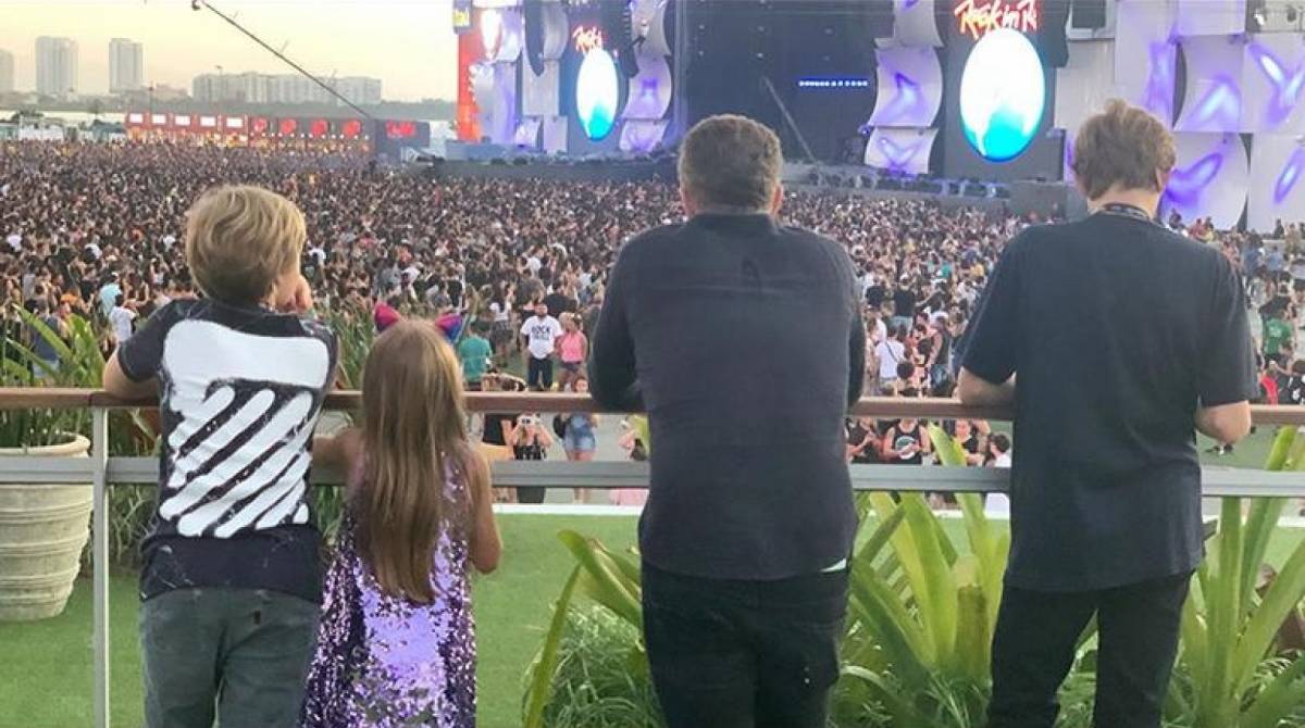 AngÃ©lica curtiu a Ã¡rea VIP com a famÃ­lia