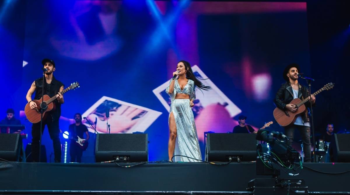 Melim canta sucessos e divide palco com portuguesa Carolina Deslandes - @marcelopaixao85