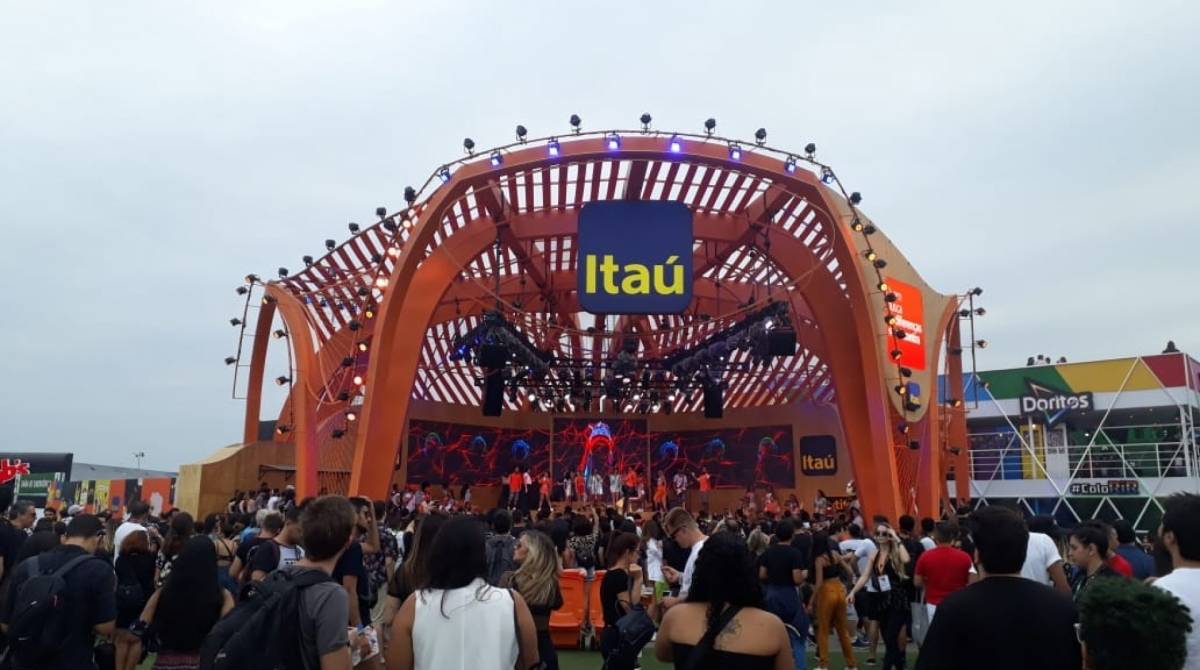 Palcos alternativos atrai quem aguarda shows do Palco Mundo  - Karilayn Areias/Agência O Dia