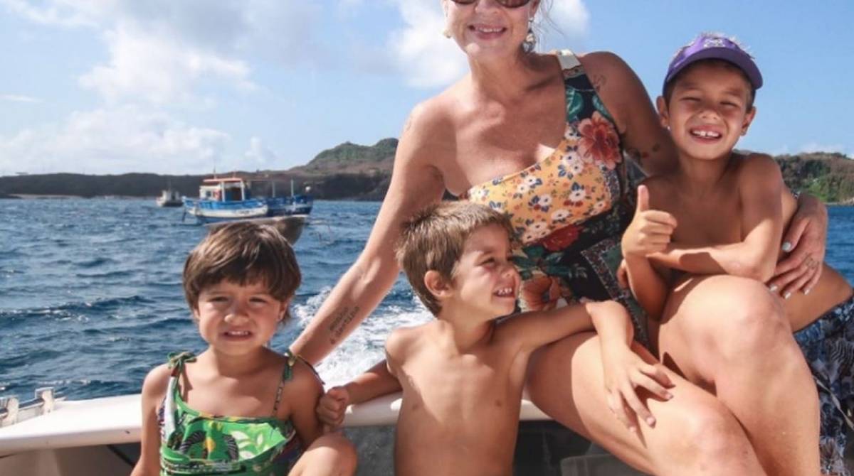 Luana Piovani posa com os filhos