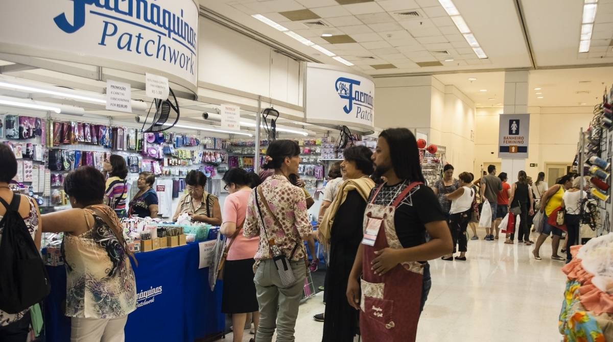 Feira reunirá expositores de produtos de decoração, bonecas, moda, cama, mesa, artigos infantis e acessórios além de oferecer oficinas para confeccionar itens feitos à mão - Divulgação