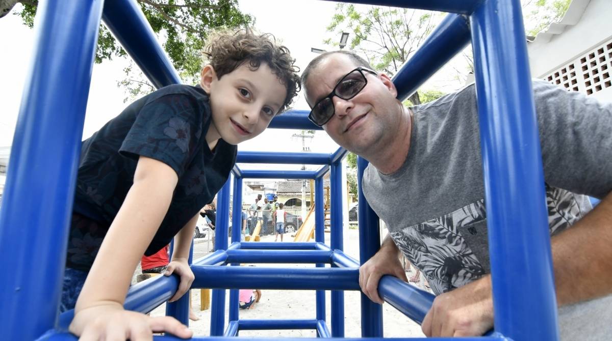 Pais e filhos podem passar divertidas horas de lazer nas praças 