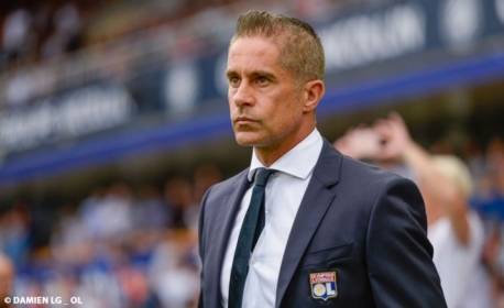 Sylvinho assumirá a seleção da Albânia e terá ex-Vasco como auxiliar