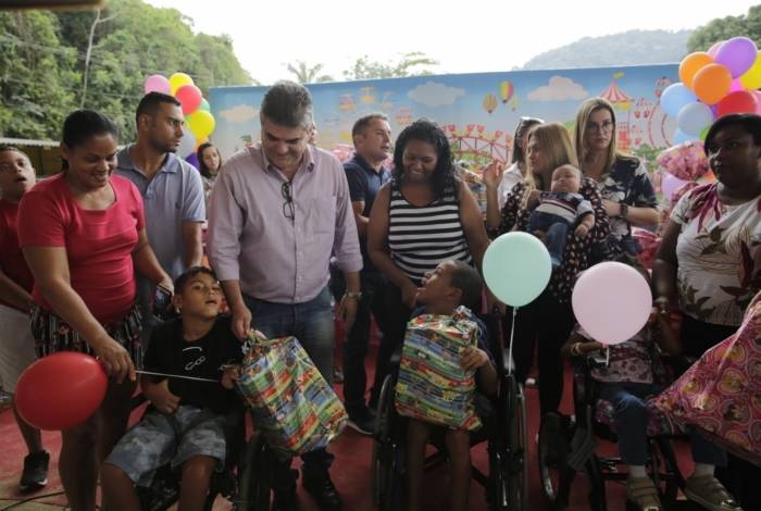 Crian&ccedil;as em tratamento t&ecirc;m dia festivo em Duque de Caxias 