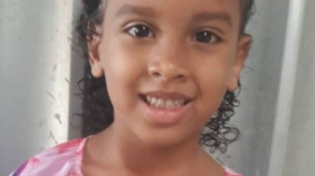 Estela, de 6 anos, foi encontrada morta na tarde desta quarta-feira no alto do Morro dos Prazeres - Reprodução
