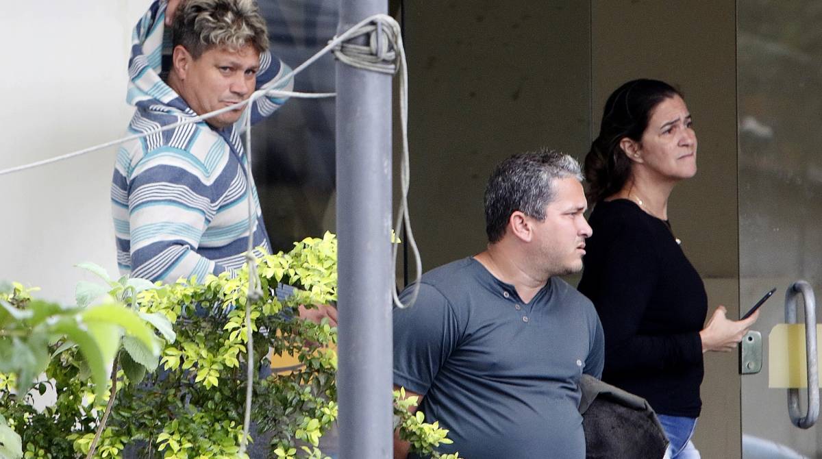 Rio de Janeiro - RJ  -  09/10/2019 -  Policia - Policiais civis da DHBF ( Delegacia de Homocidios da Baixada Fluminense ) cumprem mandados de busca e apreensao contra um grupo de miliciamos da regiao - na foto, Marcos Antonio dos Santos Amaral ( Alemao ), preso com revolver calibre 38 em casa e liberado apos pagar fiança -   Foto Reginaldo Pimenta / Agencia O Dia