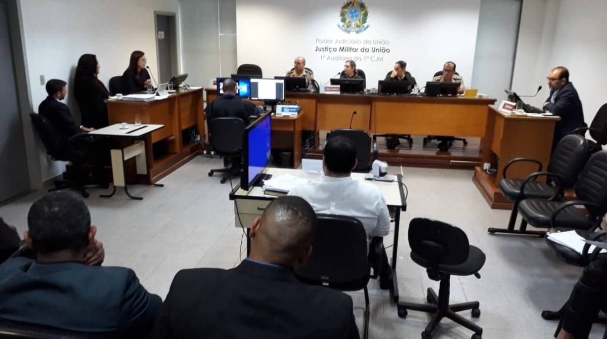 PMs foram ouvidos, ontem, como testemunhas de defesa de militares que metralharam carro - Estefan Radovicz