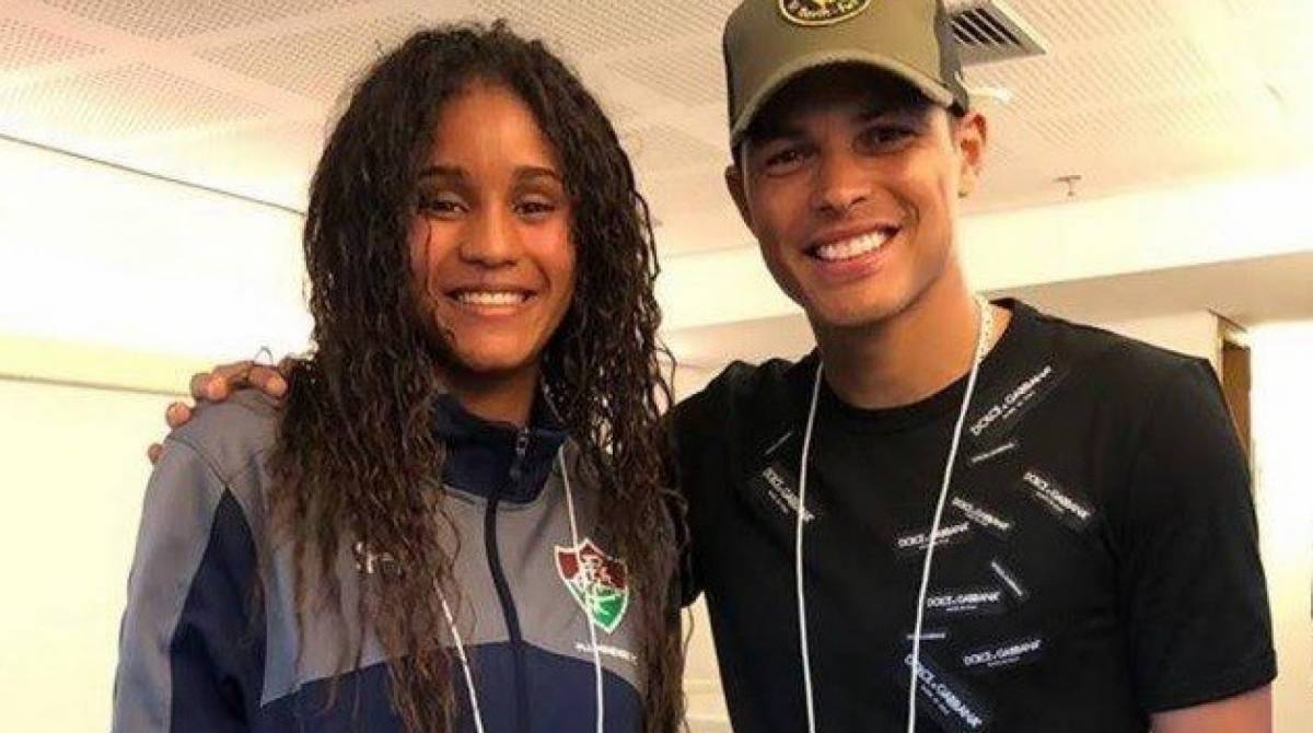 Zagueira ao lado de Thiago Silva