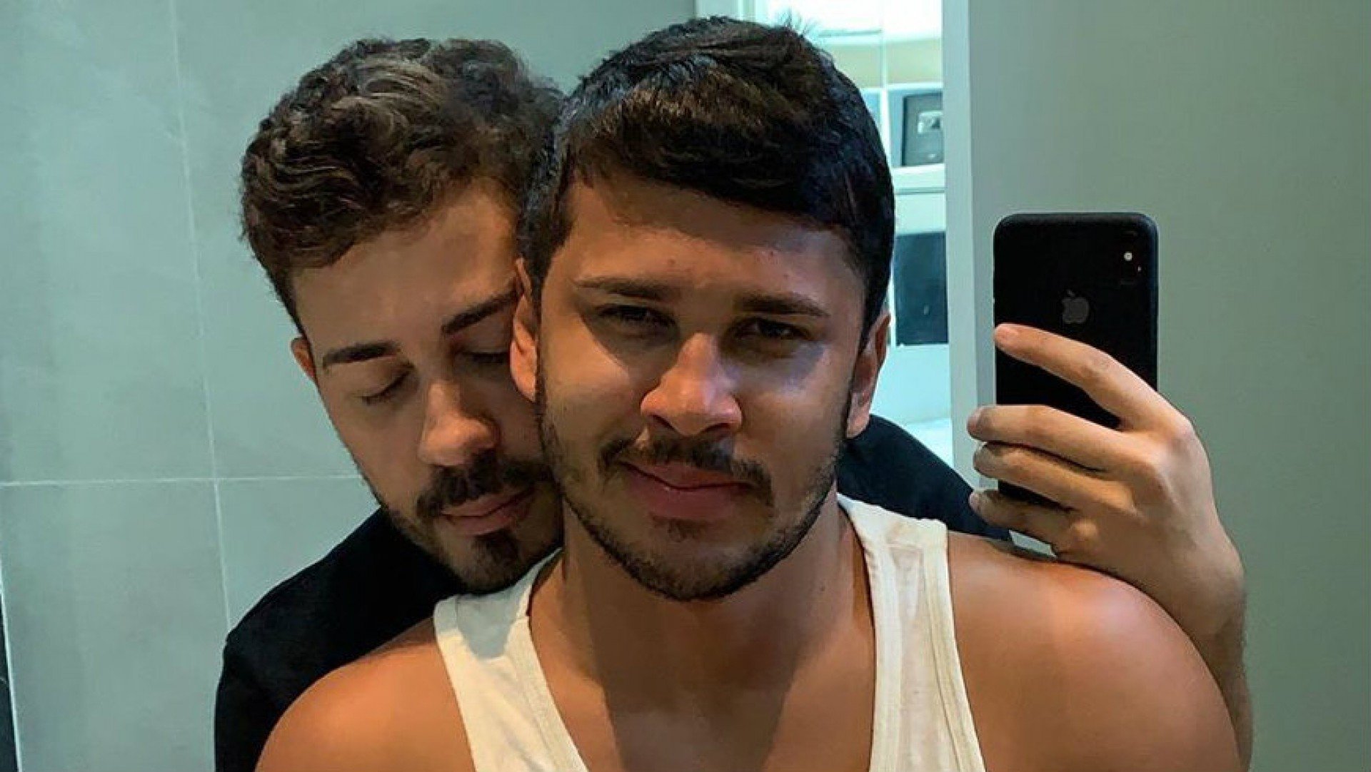 Carlinhos Maia compartilha foto romântica com o marido ...