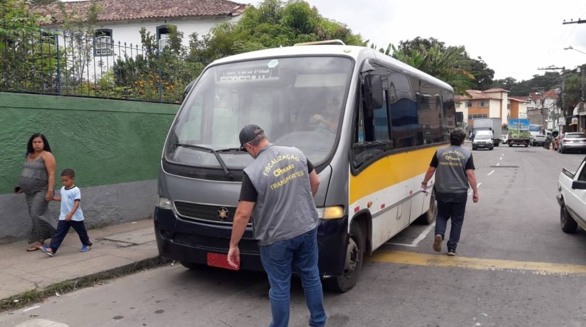 CPTrans fará regularização de van e kombis escolares - Divulgação