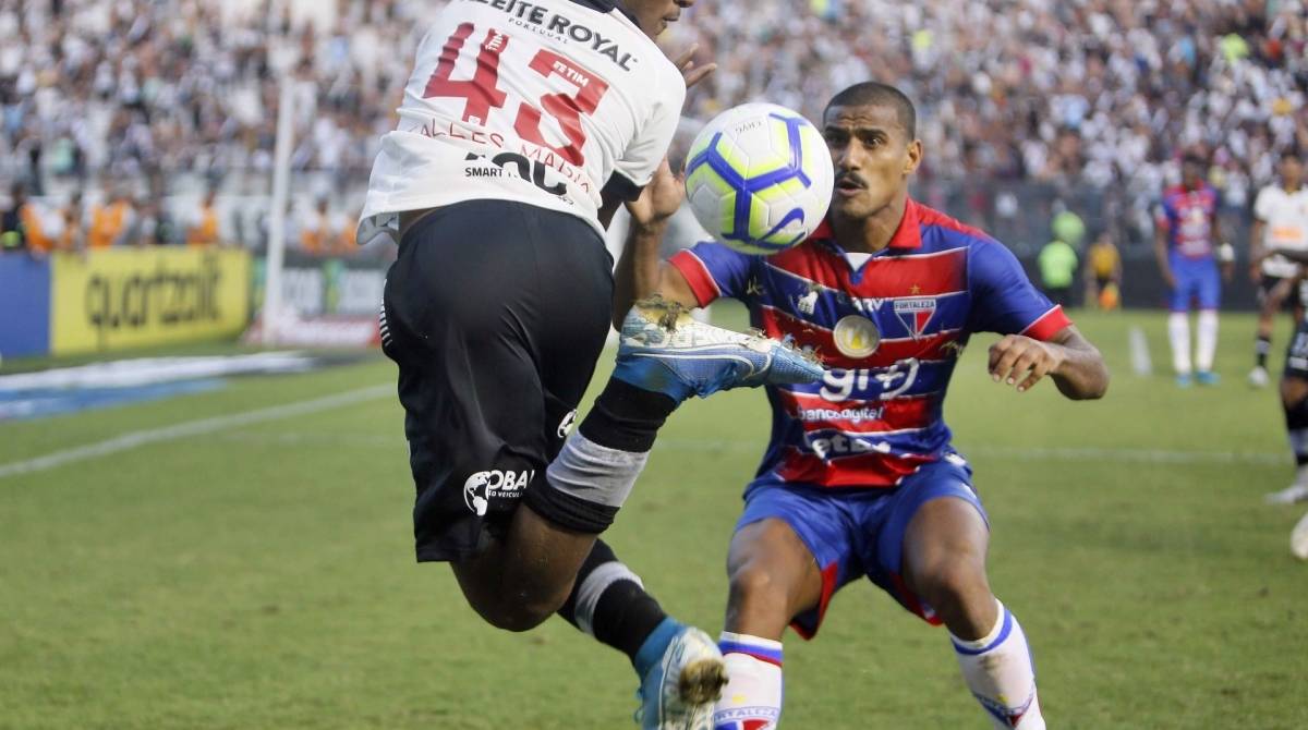 Talles Magno improvisa uma lambreta diante de Gabriel Dias: elogios de Luxemburgo - Rafael Ribeiro/Vasco