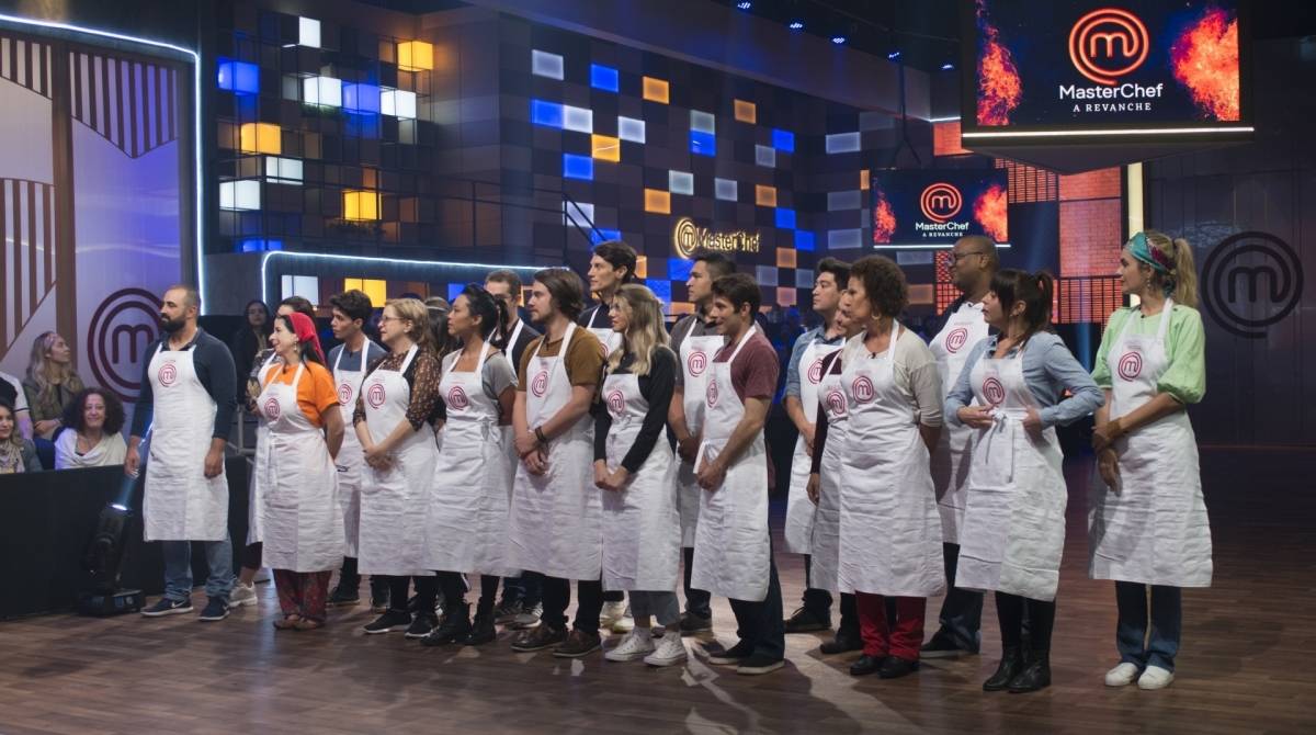 Vinte ex-competidores das temporadas anteriores do \'MasterChef\' se enfrentam por 10 vagas no programa