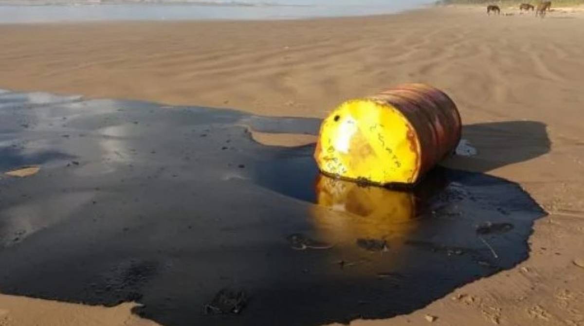 J&aacute; foram recolhidos, at&eacute; agora, somente na capital, Aracaju, 231 toneladas de &oacute;leo - Adema