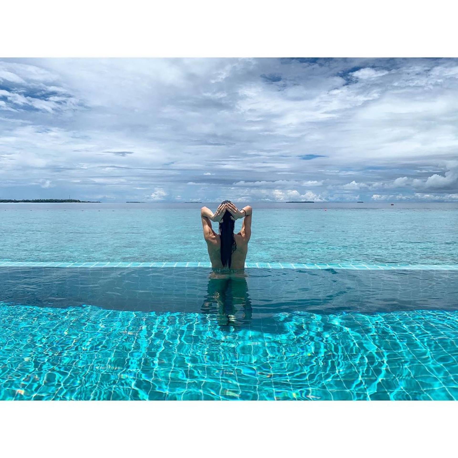 Thaila Ayala faz topless nas Ilhas Maldivas