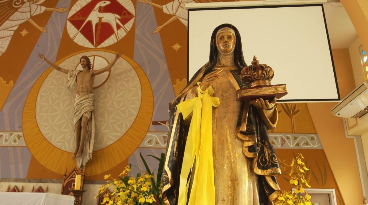 Em tempos de crise, devotos de Santa Edwiges fazem preces Rio de