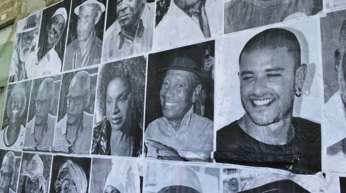 15/10/2019 - AG&Ecirc;NCIA DE NOT&Iacute;CIAS/PARCEIRO - S&iacute;mbolos da heran&ccedil;a africana s&atilde;o expostos em mural na Avenida Bar&atilde;o de Tef&eacute; em frente ao Cais do Valongo, Centro do Rio, nesta ter&ccedil;a-feira (15). A exposi&ccedil;&atilde;o far&aacute; parte da 8&ordf; edi&ccedil;&atilde;o da Festa Liter&aacute;ria das Periferias, a FLUP, que come&ccedil;a nesta quarta-feira (16) e vai at&eacute; domingo (20), onde vai destacar o feminismo negro e celebra&ccedil;&atilde;o da poesia falada. Foto: Paulo Carneiro/Parceiro/Ag&ecirc;ncia O Dia