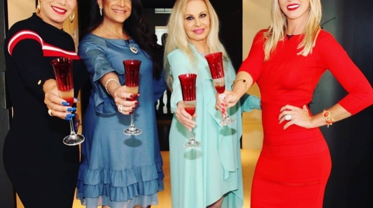 Débora Rodrigues (E), Lydia Sayeg, Brunete Fraccaroli e Val Marchiori