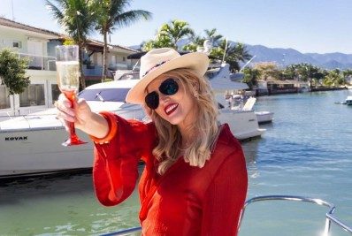 Val Marchiori diz que convidaria Anitta ao 'Mulheres Ricas'