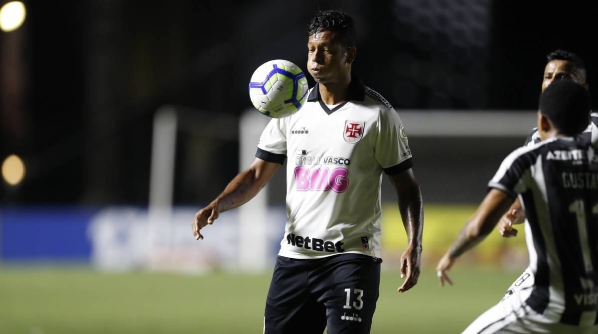 Após boas atuações na temporada passada, escalação de Guarín é ansiosamente aguardada pela torcida - Gilvan de Souza
