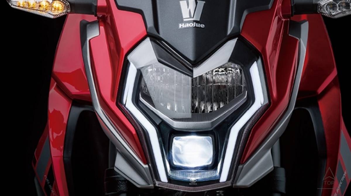 Farol tem assinaturas em LED nas extremidades do projetor