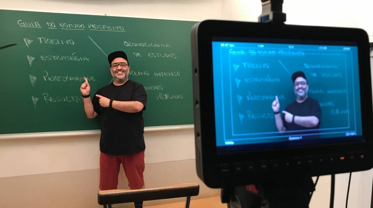 Ricardo Valladares, professor do Descomplica, dá dicas para o candidato atingir a nota 1000 na Redação e como se preparar faltando duas semanas para o exame - Divulgação