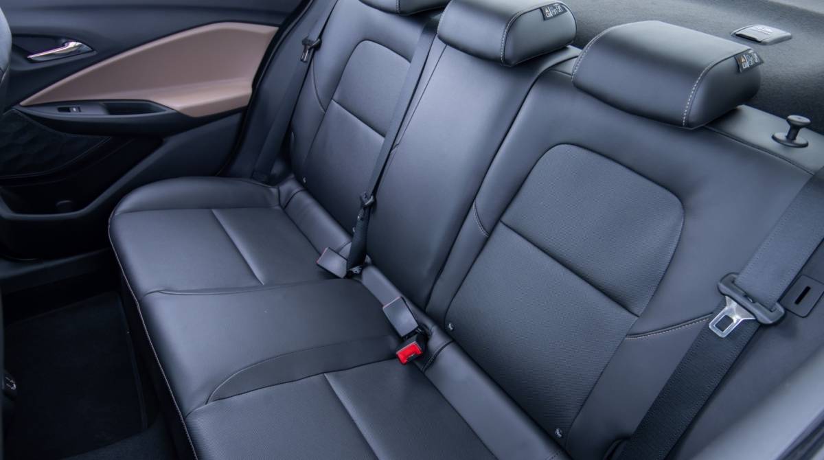 Banco traseiro é espaçoso 