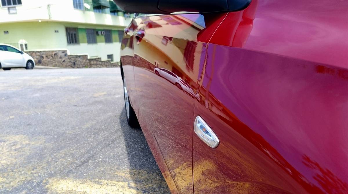 Repetidor de seta na lateral remete ao irmão maior Cobalt