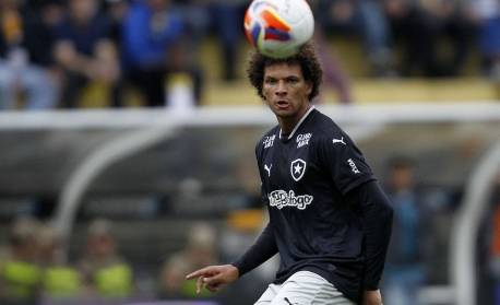 Justiça abre brecha para acordo entre Botafogo e Willian Arão