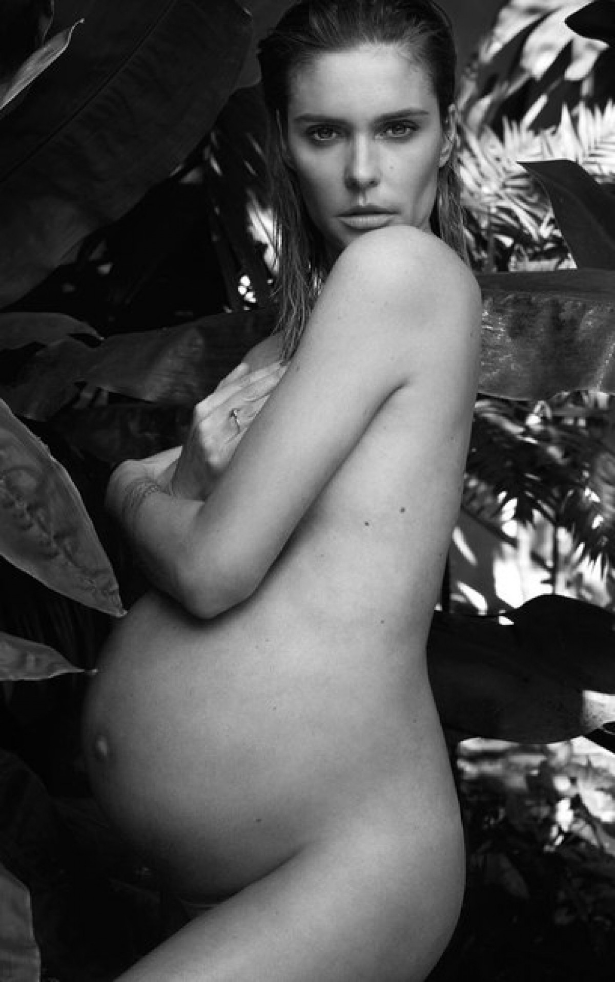 Fernanda Lima faz ensaio fotográfico totalmente nua com 8 meses de gravidez - Reprodução Instagram 